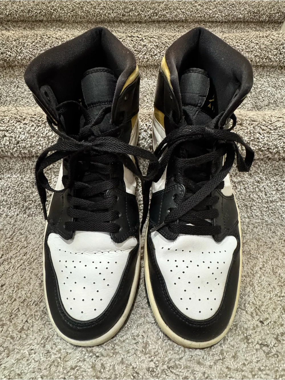 Nike Air Jordan 1 Retro Mid-Top Men’s Black White Gold Shoes Sneakers Size 11.5